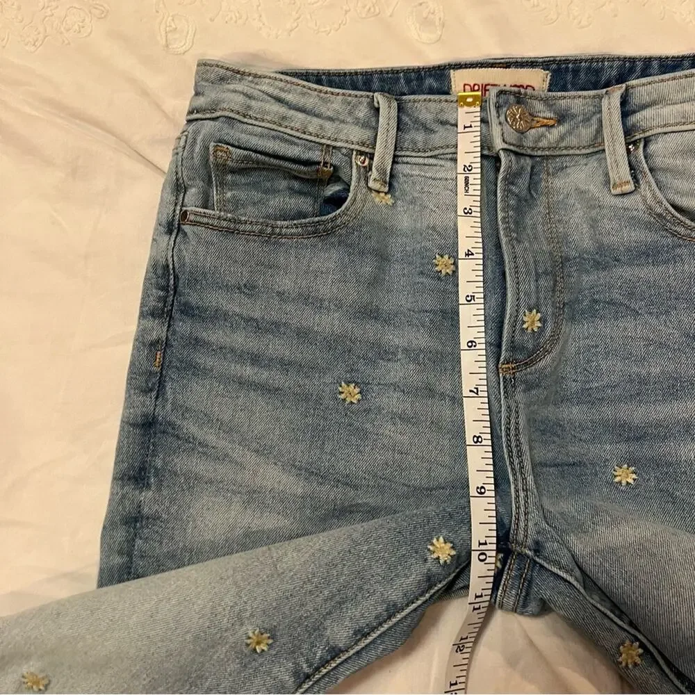 Driftwood Gizelle Embroidered Daisy Jean size 26/27